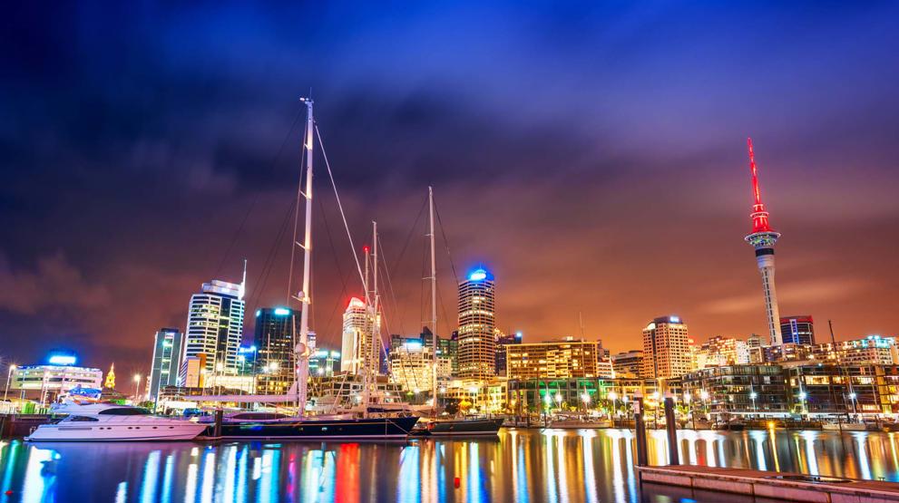 Auckland om aftenen- Rejser til New Zealand