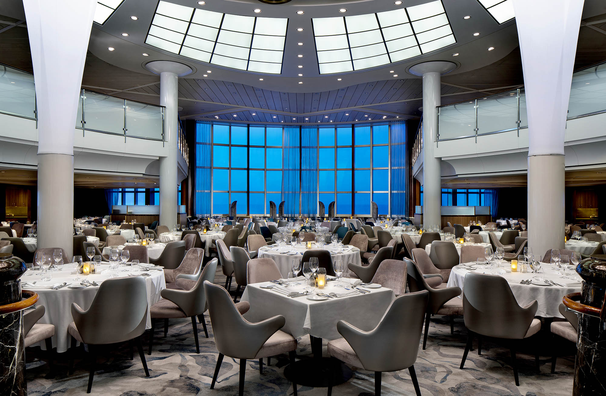 Forkæl jer selv med en kulinarisk oplevelse i en af de eksklusive restauranter ombord på Celebrity Millennium