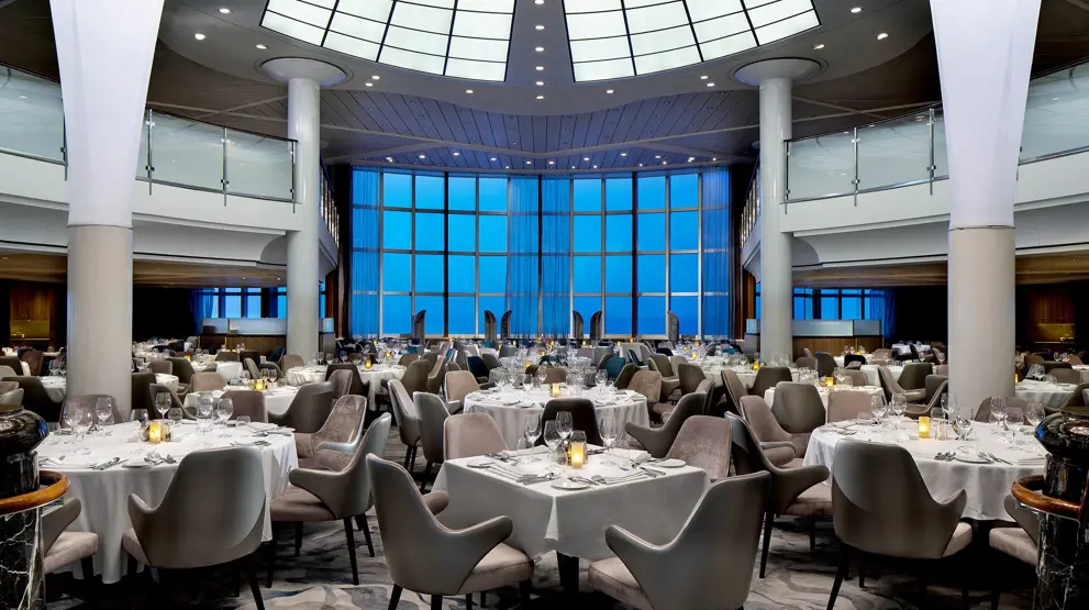Forkæl jer selv med en kulinarisk oplevelse i en af de eksklusive restauranter ombord på Celebrity Millennium