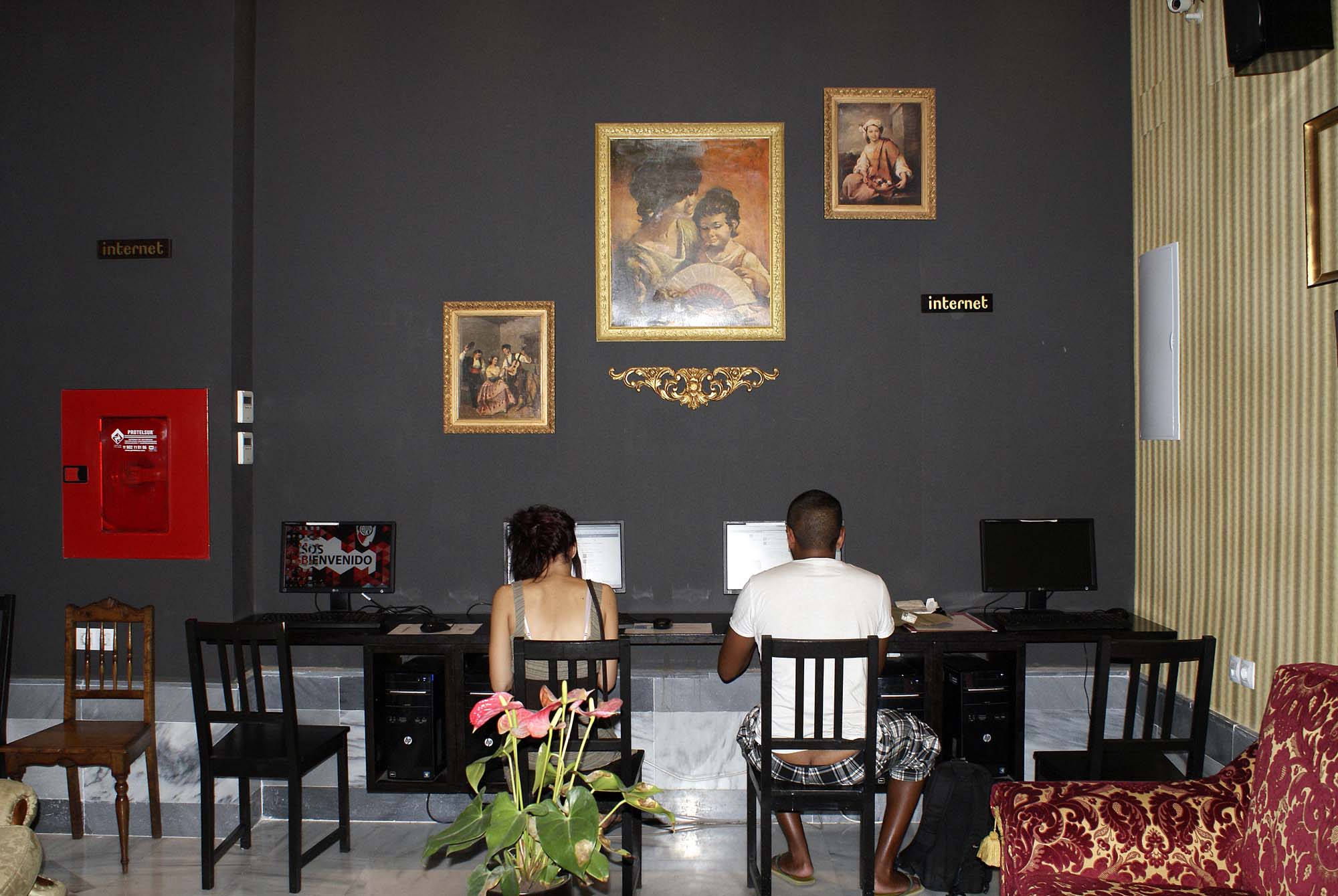 Studietur til Sevilla, bo på hostel Oasis Backpackers, Internethjørne